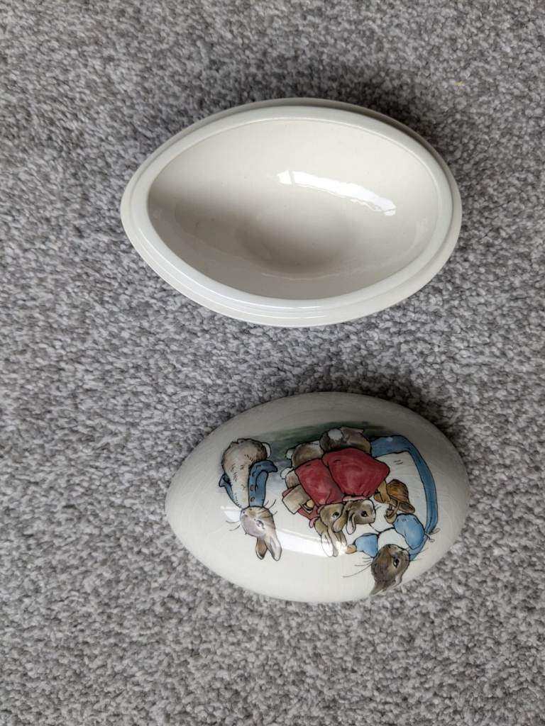 Vintage Wedgwood Beatrix Potter Peter Rabbit Bone China Egg Shaped Trinket Box