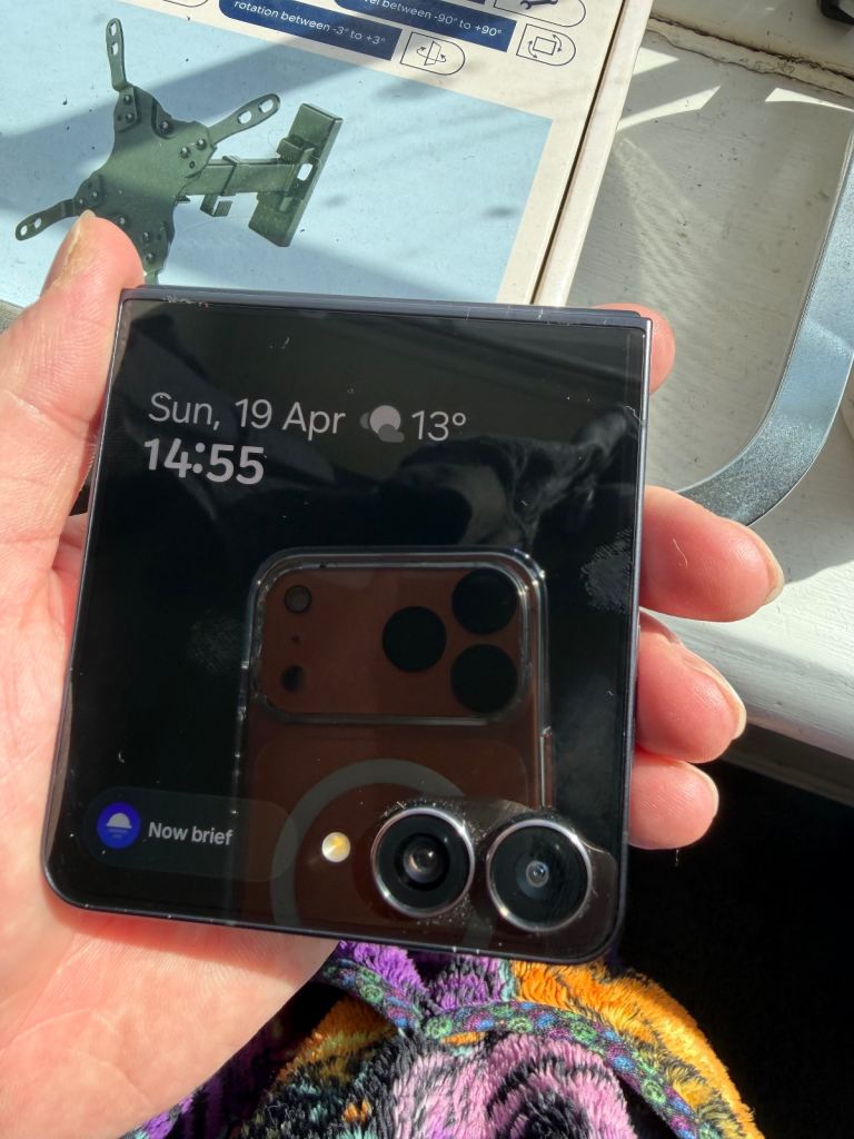 Immaculate samsung z flip 7 256gb 