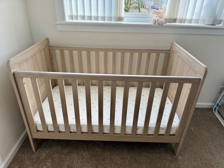 Mamas & Papas Atlas Cot bed 