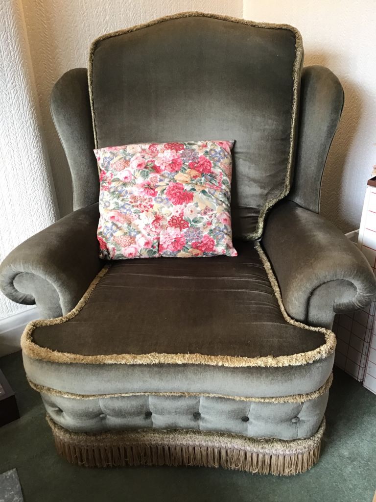 Comfy green velour 3 piece suite