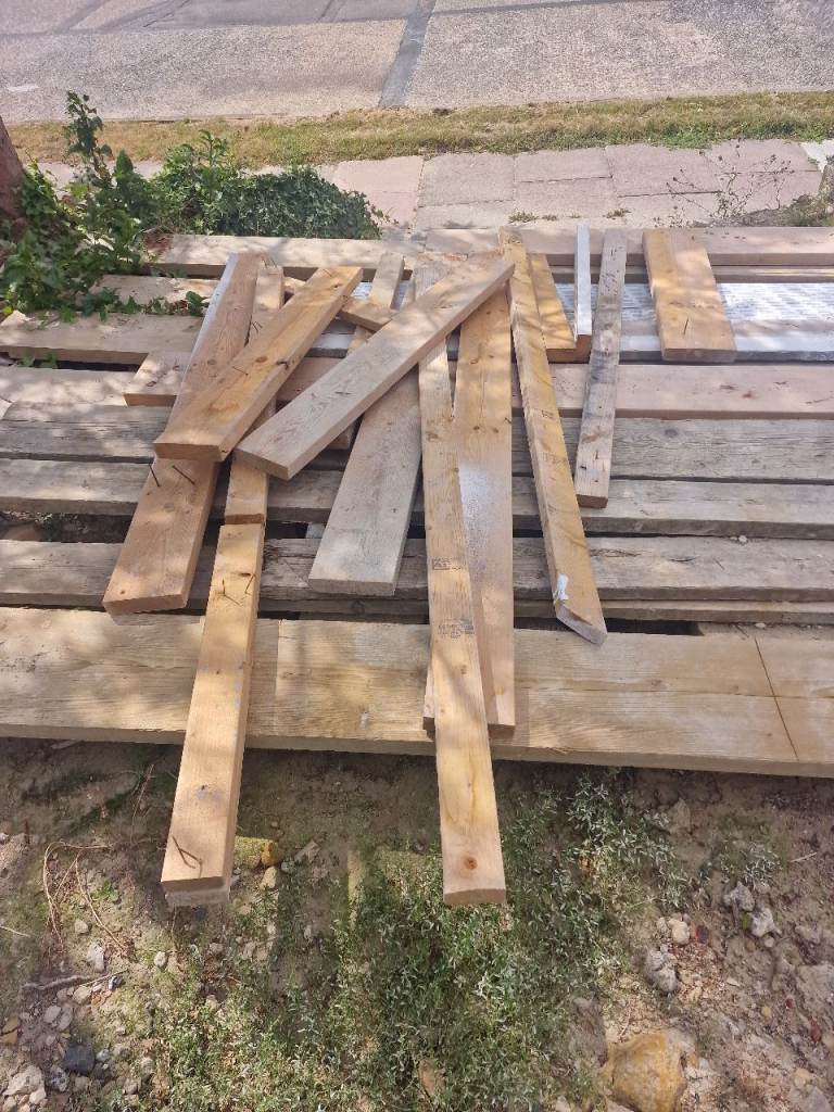 Free wood some 2x2 4x2