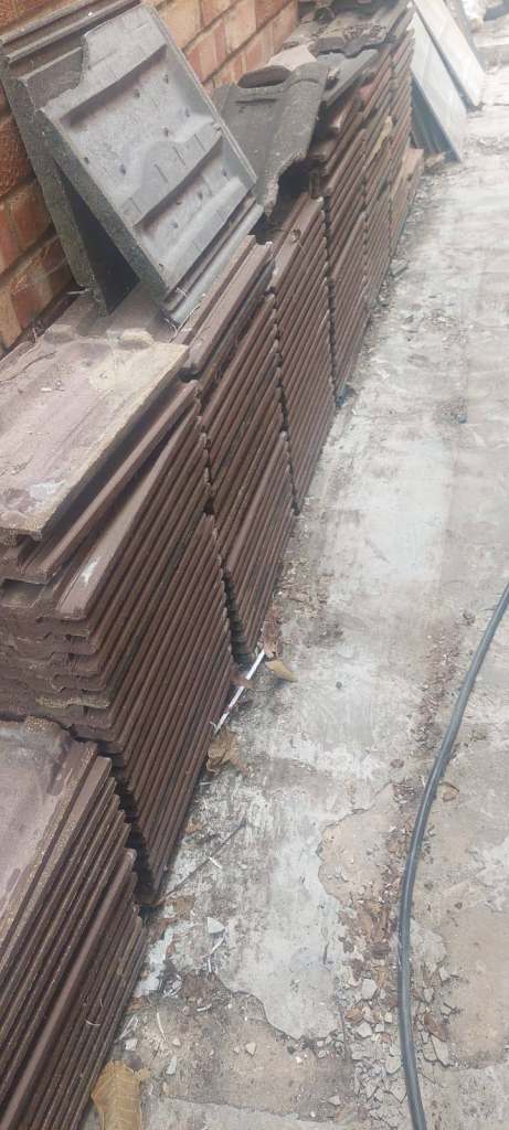 Forticrete concrete tiles roof 23cm x 40cm 250 tiles, £1 per tile, minimum 20 tiles