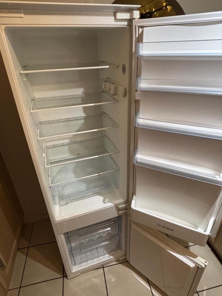 Bosch integrated fridge freezer