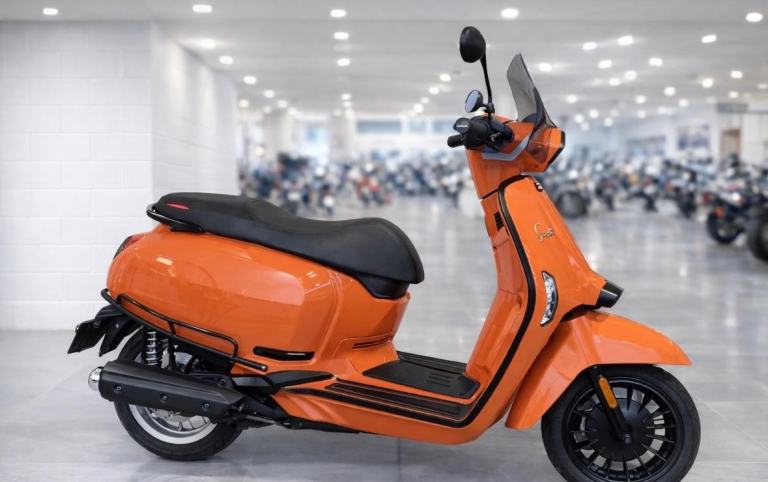 2021 - LAMBRETTA V200 SPECIAL E5 - ONLY 112 MILES - MINT - 1 OWNER - ABS