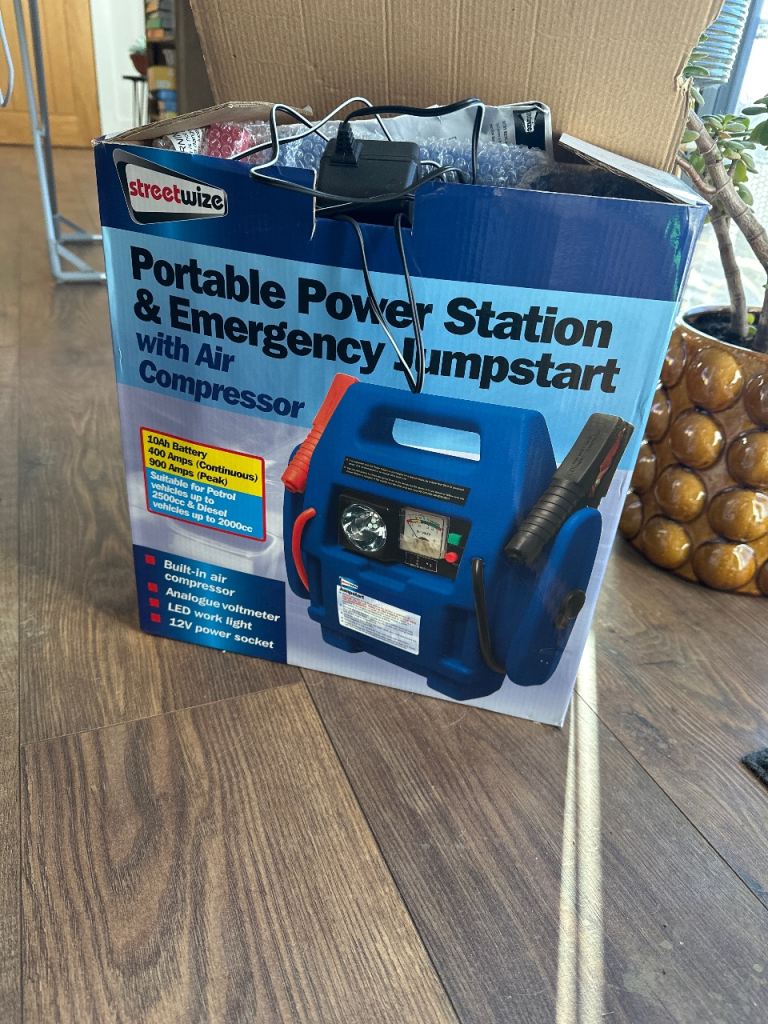 Emergency jump start portable power station 