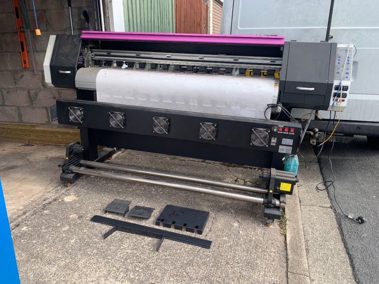 A large format digital inkjet printer