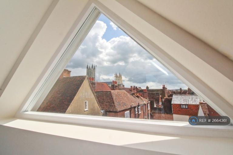 2 bedroom flat in Knotts Lane, Canterbury, CT1 (2 bed) (#2664361)