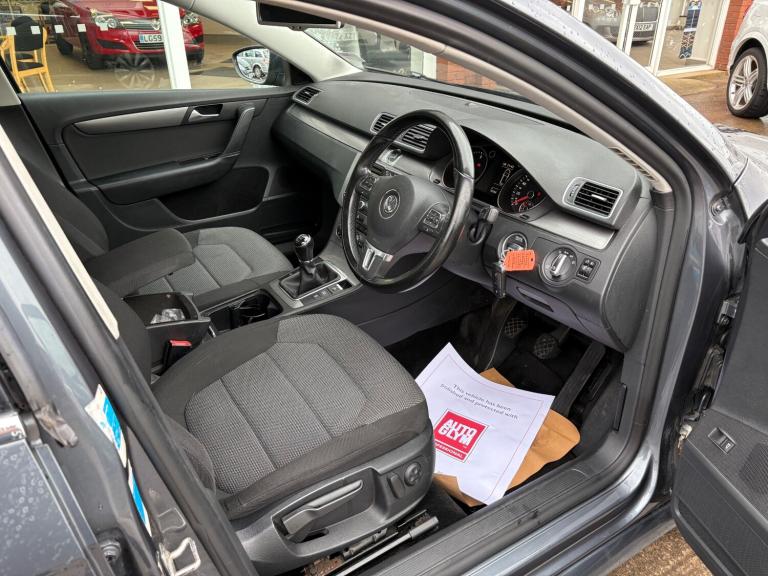 2013 Volkswagen Passat 2.0 TDI BMT Highline 5dr ++ 11 VW SERVICES / 35 TAX / SAT NAV / DAB ++ EST...