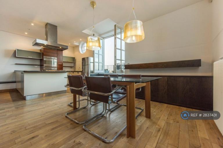 2 bedroom flat in Lyham Road, London, SW2 (2 bed) (#2837431)
