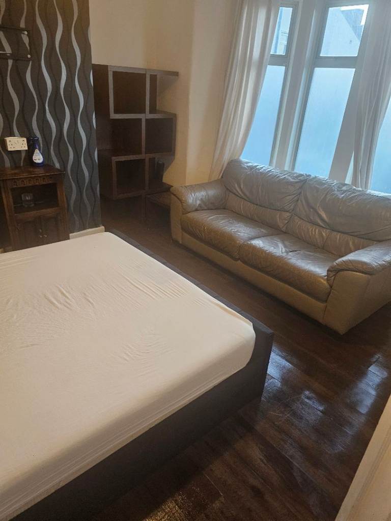2 room for rent in easton bs5