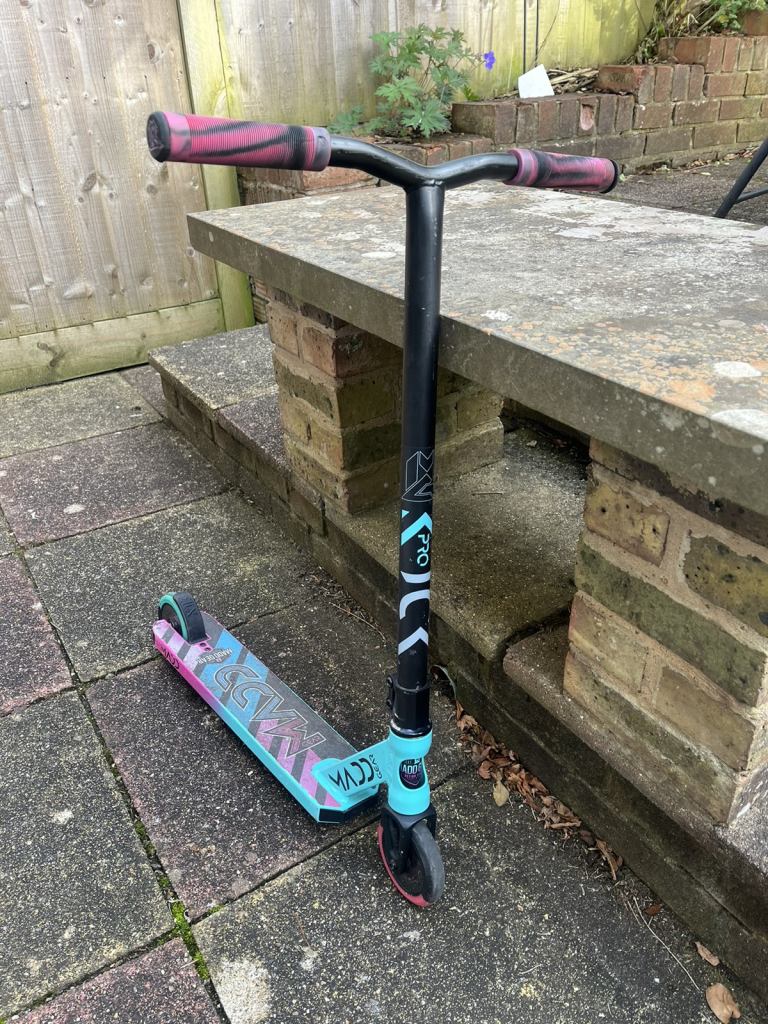 Madd Gear Kick Pro V scooter - teal/pink