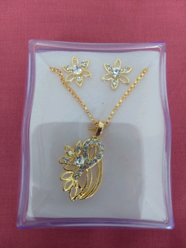 * HALF PRICE* Brand New Women's Jewellery Set 