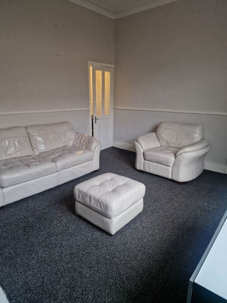 **For Rent: Spacious 3-Bedroom House PR1 area**