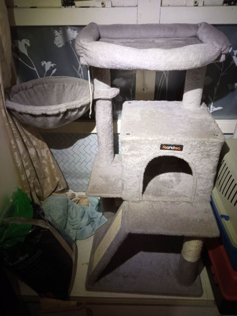 FEANDREA CAT TREE | GOOD CONDITION | £18 | NO OFFERS 