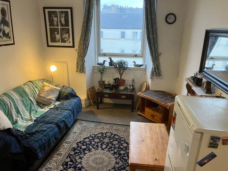 Ensuite room in two bedroom flat in centre of Stockbridge, Edinburgh