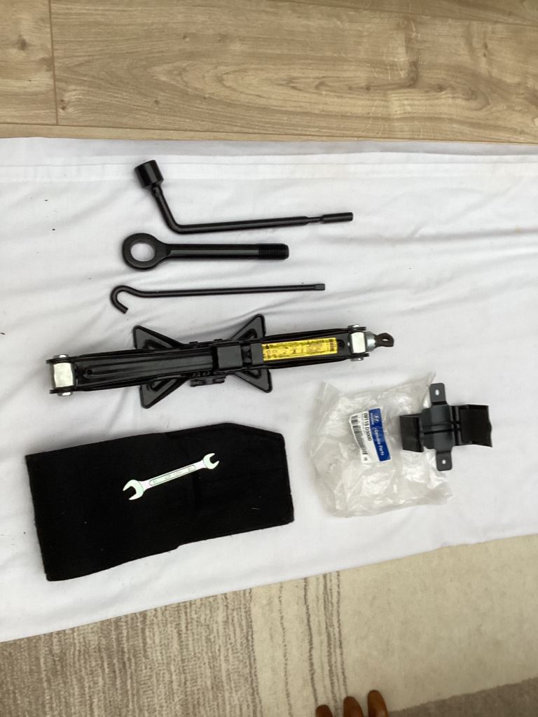 Kia Sportage Jack and tool kit