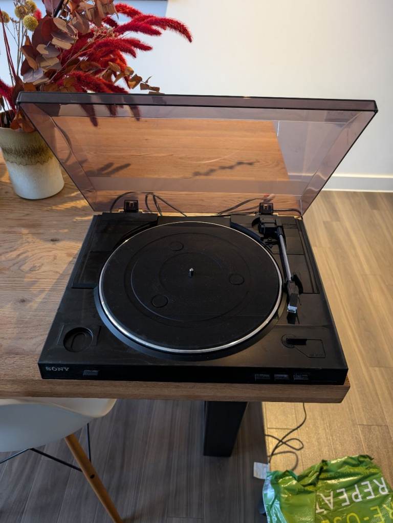 SONY  STEREO TURNTABLE SYSTEM