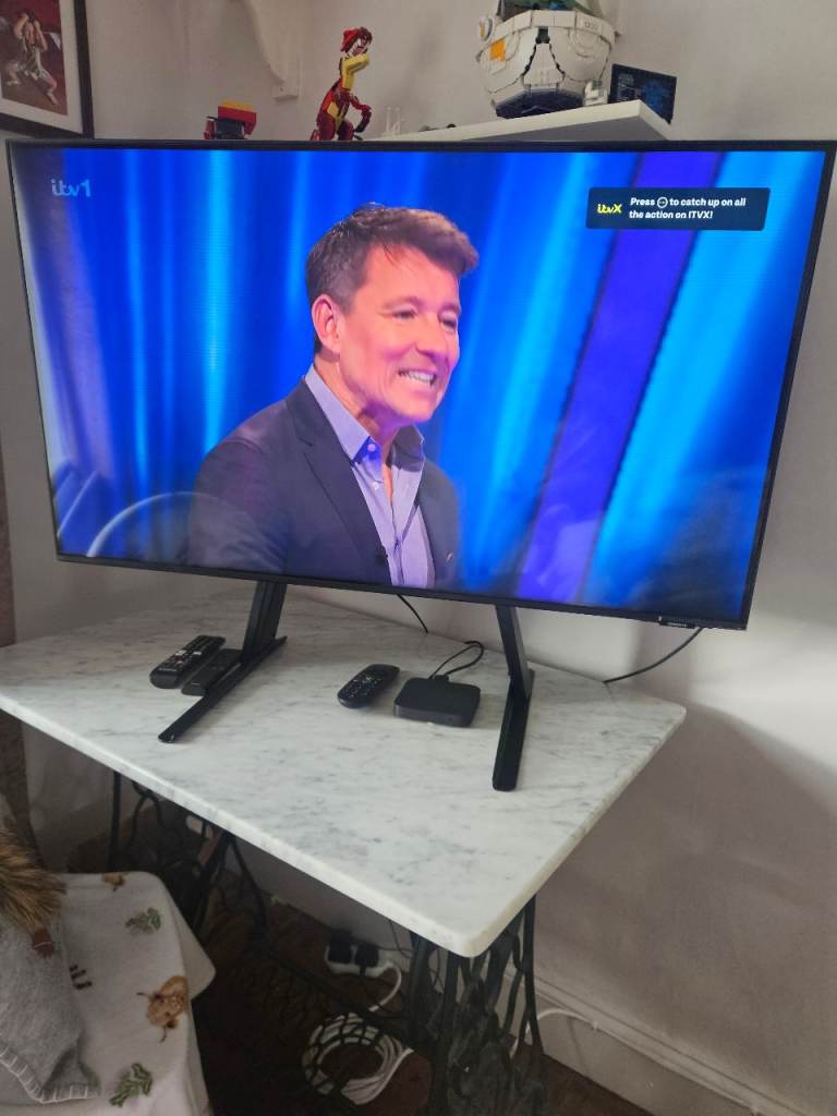 Samsung 43 inch Tv & Stand 