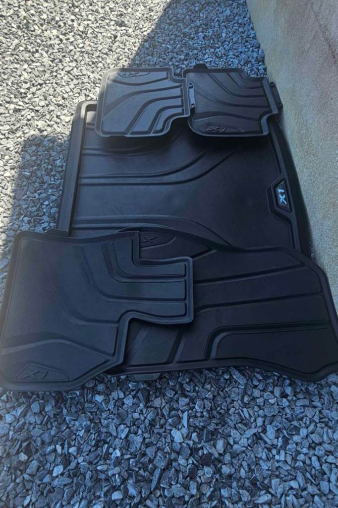 Bmw x1  mats WANTED 