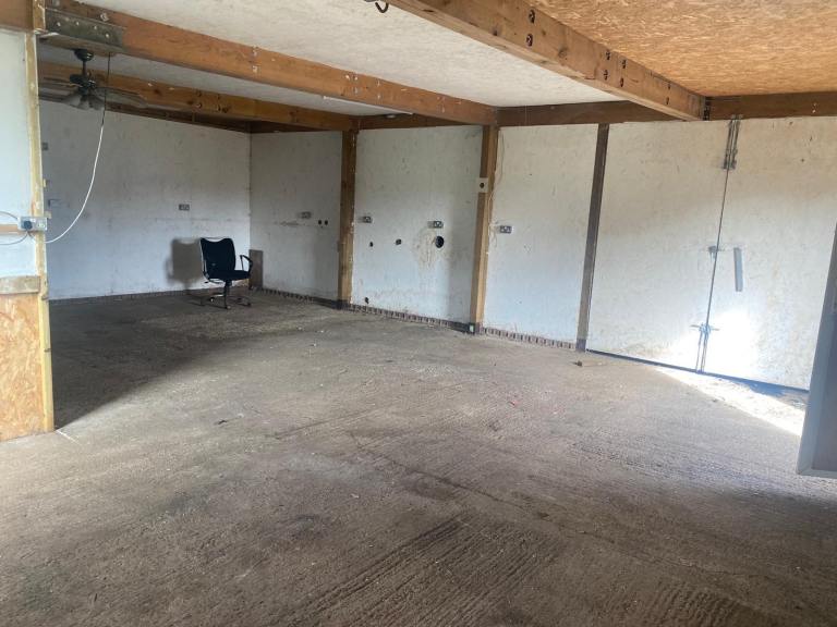 Workshop 25x30ft 