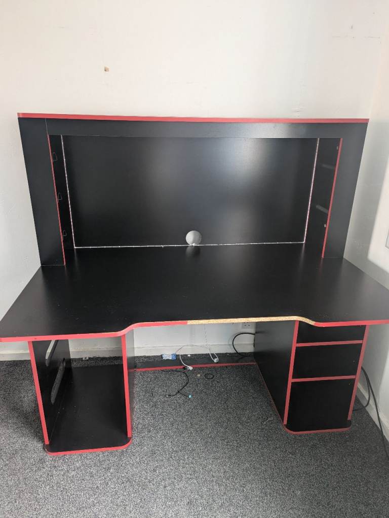 Gaming desk