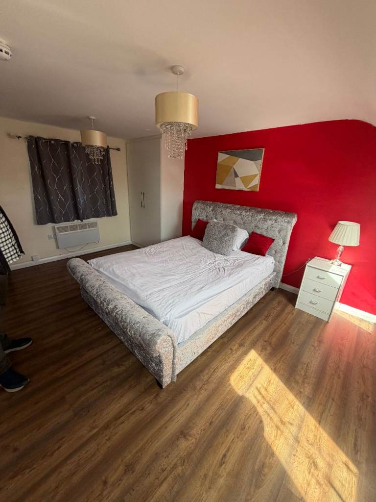 4-Bedroom First Floor Flat for Rent – TW50ND