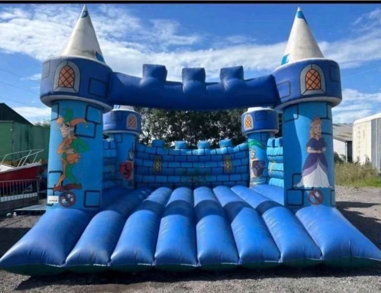 *24FT X 20FT* MEGA BOUNCY CASTLE + DELIVERY!