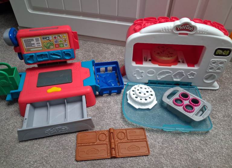 Playdoh oven and supermarket bundle