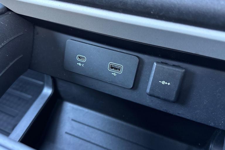 2024 Land Rover Defender 110 3.0 D300 X-Dynamic SE 5dr SUV DIESEL Automatic