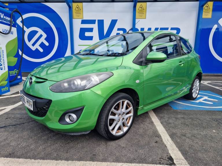 MAZDA 2 1.5 SPORT 5 DOOR HATCHBACK FINISHED IN STYLISH GREEN