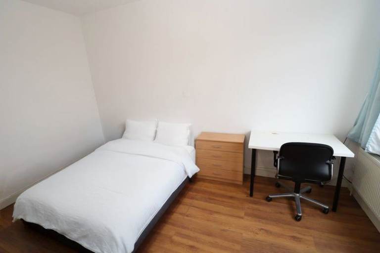 🏠 Double Room | Redbridge (IG4 5ES) | Move In Today | 1 Room Available 🤍