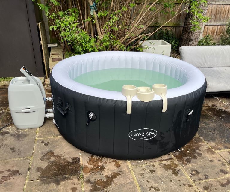 Lay-Z-Spa ‘Miami 4’  Inflatable Hot Tub and starter pack  (2026 model) : Used only once.  