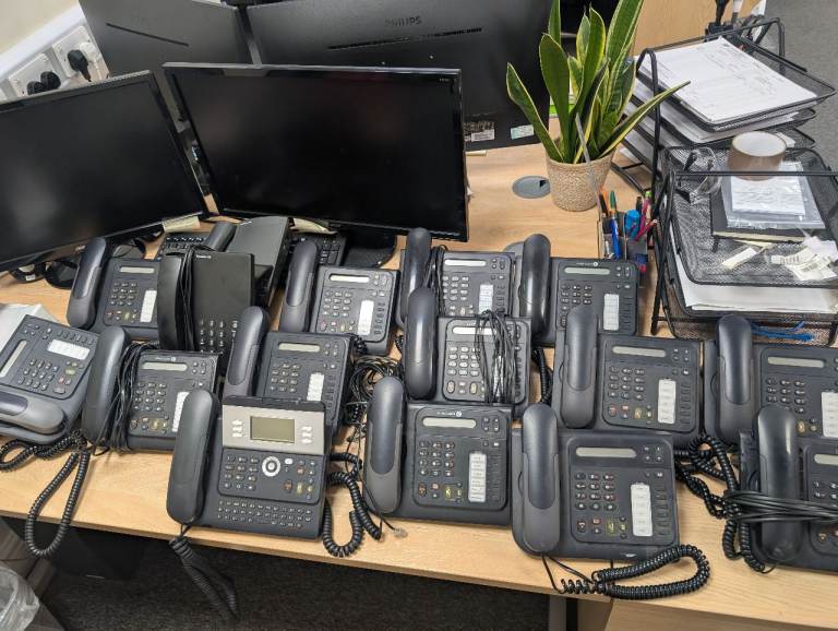 Office phones Alcatel 4018 IP job lot 16 devices 