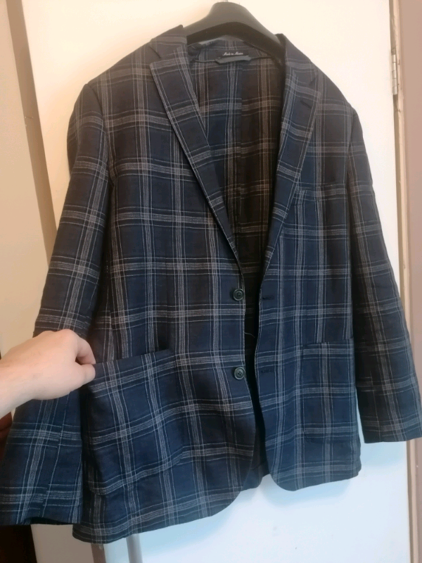  Suit jacket( Carreman) Designed in France Premium Quality.Good condit