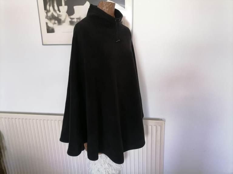 Vintage 00's LANDS END Ladies Black Hi Collar Cape.  Ex Cond. Size : L / XL 