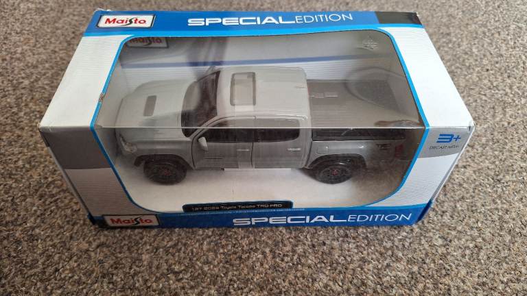 Maisto Special Edition 1/27 2023 Toyota Tacoma TRD PRO Model Car