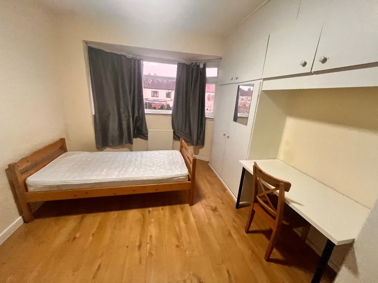 Double room in Streatham £675 pcm bills included 