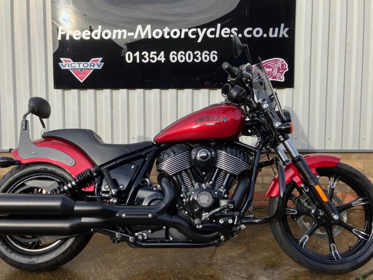 2025 Indian Chief Dark Horse..one owner..extra's...1449 miles..superb