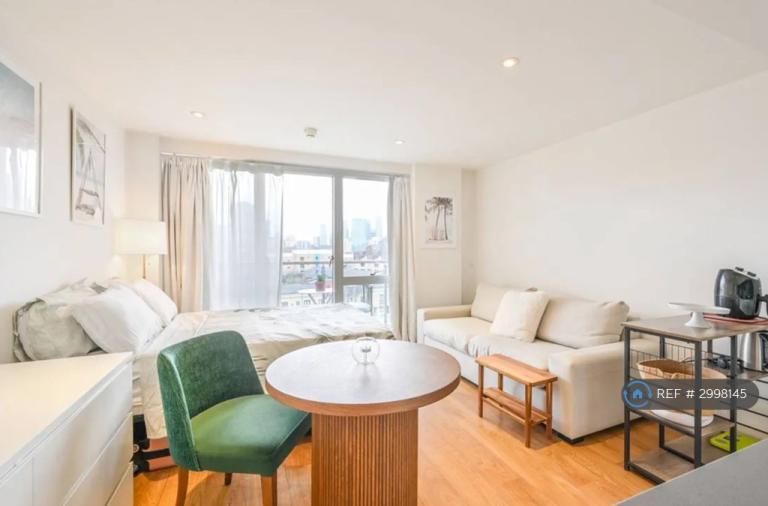 Studio flat in Caspian Wharf, London, E3 (#2998145)