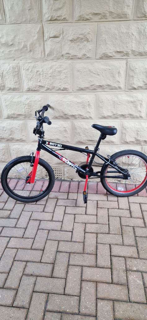 X RATED QUARTER BMX 20 INCH WHEEL BIKE. AGE 6-11 YEARS OLD. VERY GOOD CONDITION.