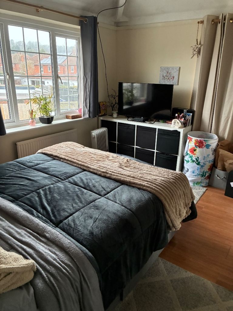 Spacious Double room in house share(all utility bills included 