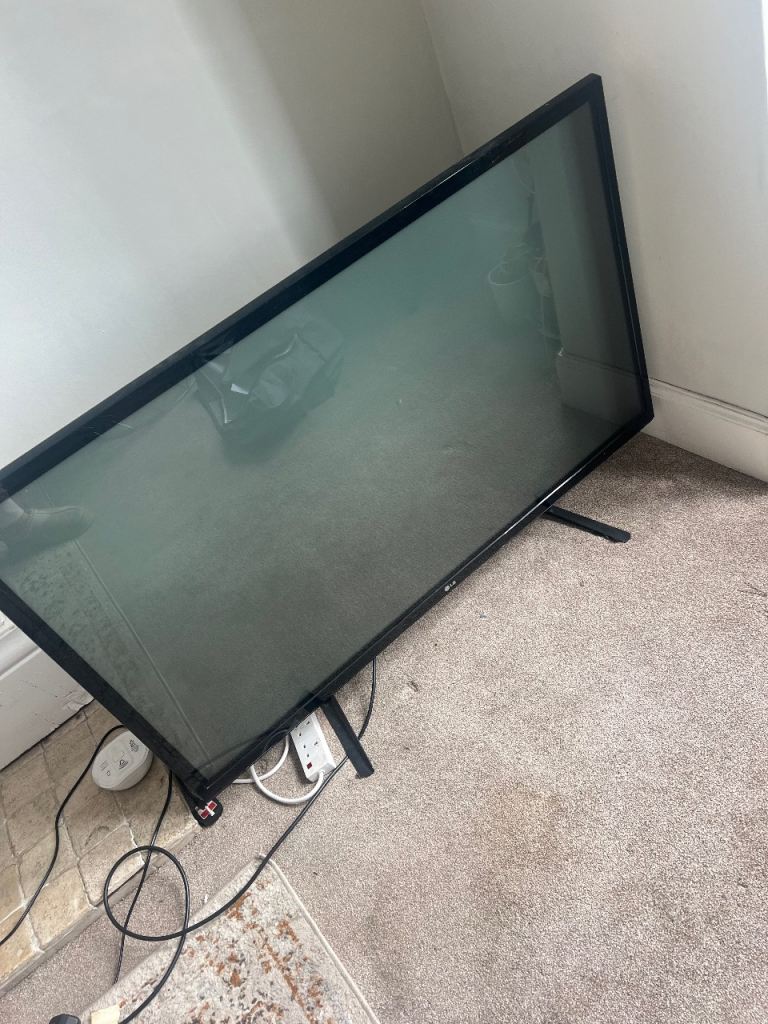 LG Flat Screen TV – Good Condition
