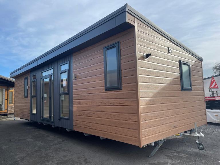 LOFT XL ANNEX 35ft X 12ft • EN-SUITE • FULL APPLIANCES • OFF SITE LODGE SALE