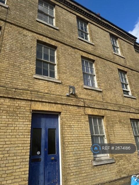 3 bedroom flat in Dock Road, Chatham, ME4 (3 bed) (#2674186)