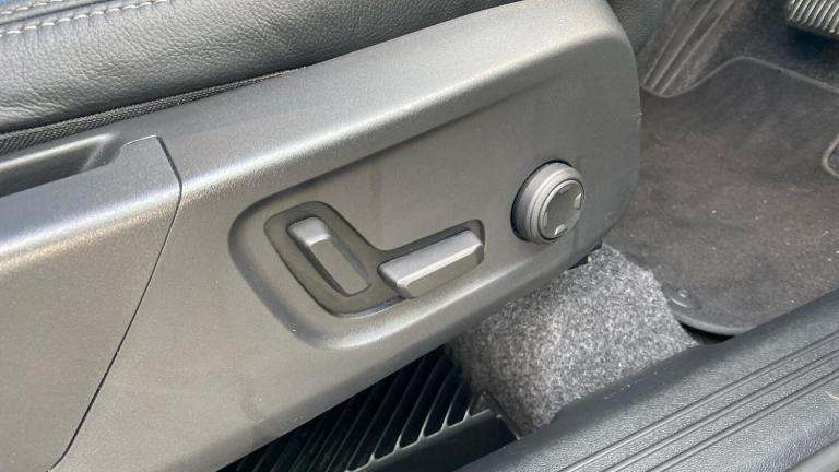 2024 Volvo XC40 2.0 B3 MHEV Ultra Bright SUV 5dr Petrol Hybrid DCT Auto Euro 6 (s/s) (163 p ESTAT...