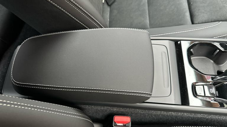 2025 Volvo XC40 2.0 B4P Plus Dark 5dr Auto Petrol Estate Estate Petrol Automatic