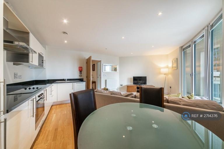 1 bedroom flat in Trinity Tower, London, E14 (1 bed) (#2714376)