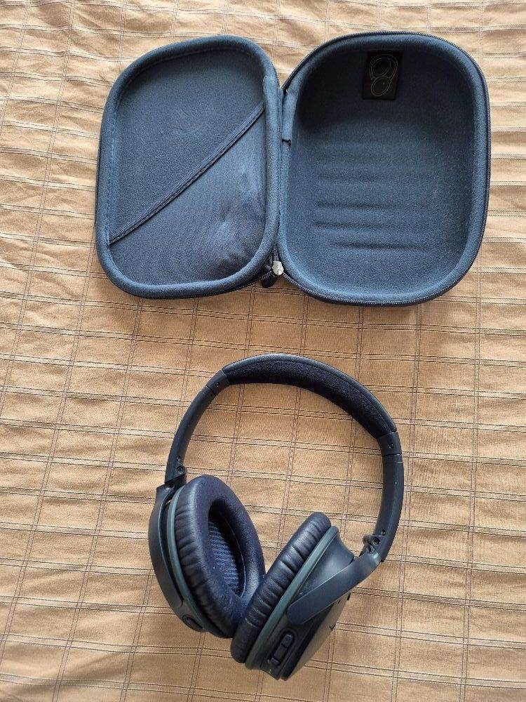 Bose QuietComfort QC35 II Bluetooth Headphones - Midnight Blue, in case, excellent condition