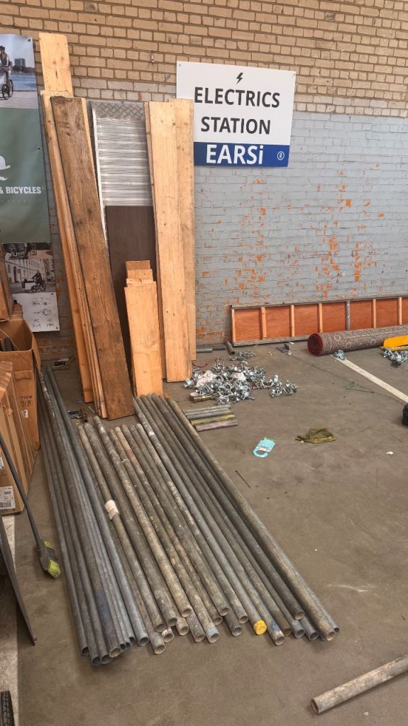 Scaffolding with links & boards