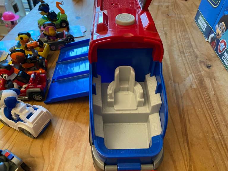 Paw Patrol Mission Cruiser with 5 extra characters and vehicles
